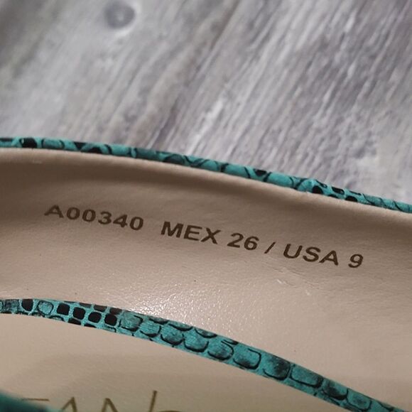 Stefano Di Roma  faux snakeskin teal heels  Sz 9 NWOT - Picture 7 of 8